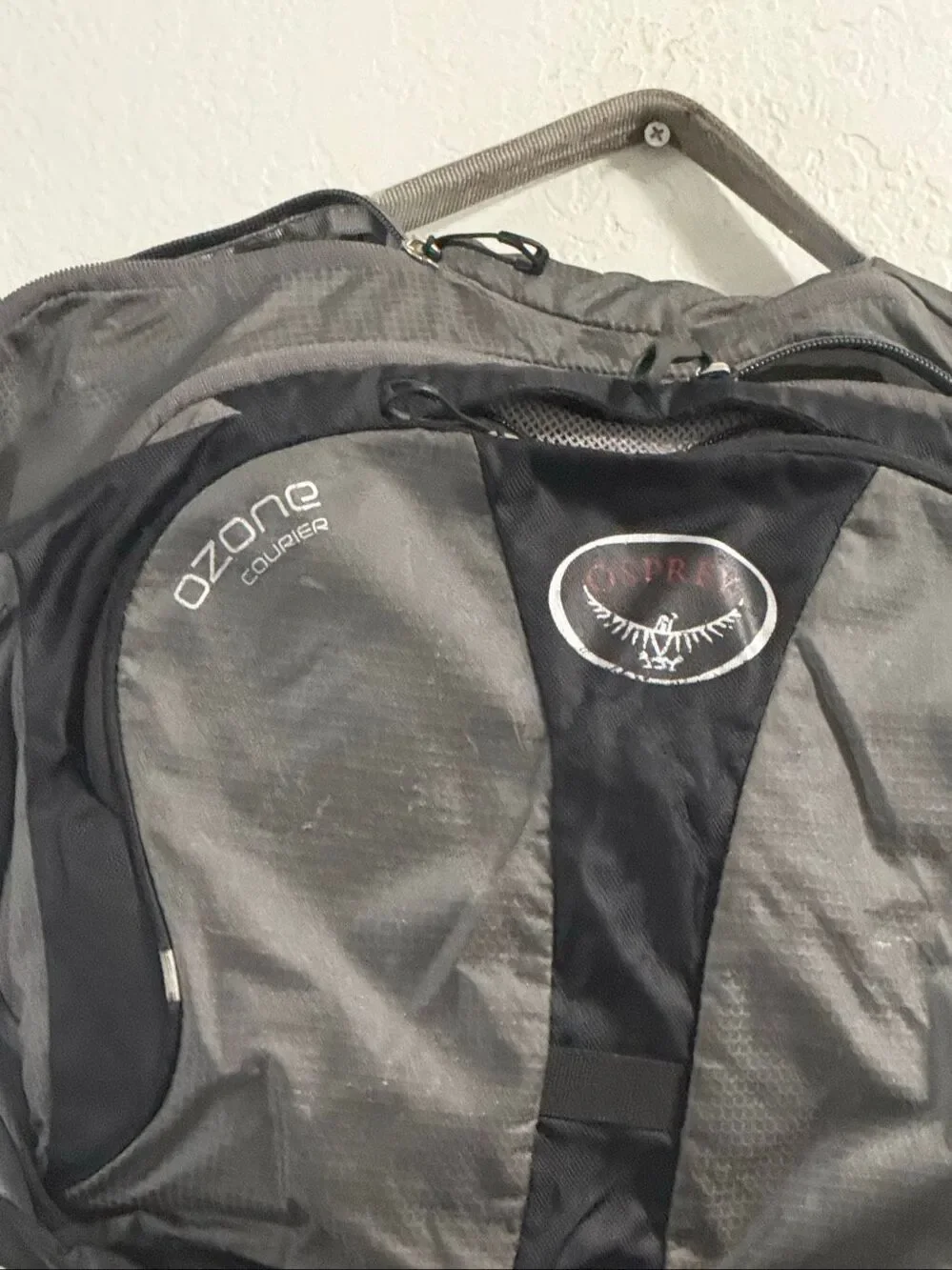Osprey Ozone Courier Black Messenger Computer Bag 20L 15